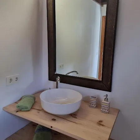 Alunita & Pirita, Con Jardin, Terraza Y Wifi En Zona Tranquila Y Centrica Pansiyon