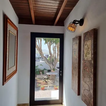 Alunita & Pirita, Con Jardin, Terraza Y Wifi En Zona Tranquila Y Centrica 民宿 *