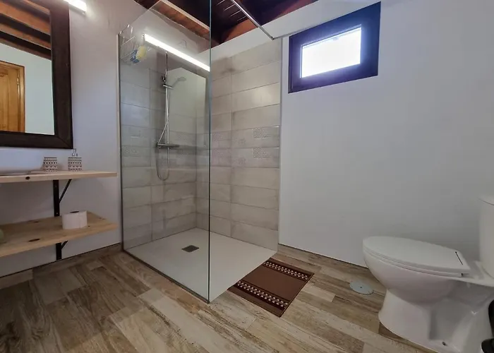 Kwatera prywatna Alunita & Pirita - Peaceful Private With Garden, Terrace & Shared Kitchen Nazaret