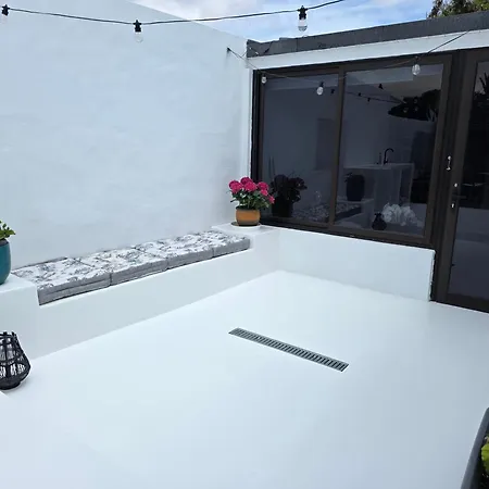 홈스테이 Alunita & Pirita - Peaceful Private With Garden, Terrace & Shared Kitchen Nazaret