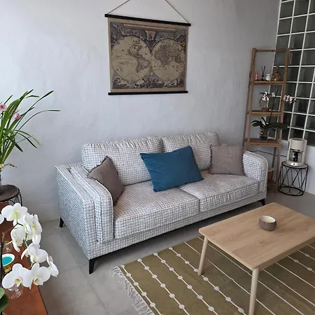 홈스테이 Alunita & Pirita - Peaceful Private With Garden, Terrace & Shared Kitchen